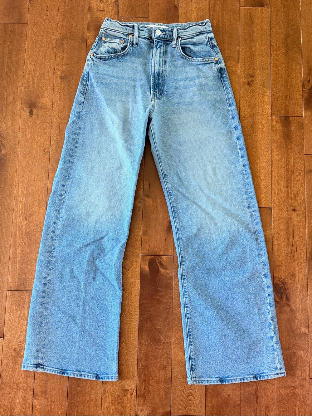 Like New MOTHER Petite Lil Lasso Sneak Jeans in Sow Surreal size 26 - Picture 2 of 4